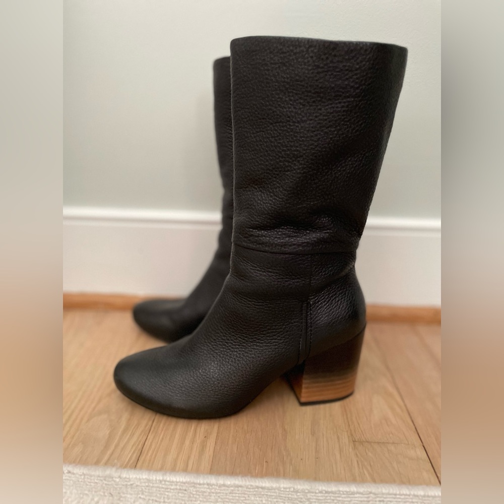 Black boots - Picture 3 of 5
